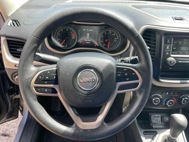 Thumbnail: 2017 Jeep Cherokee - 13