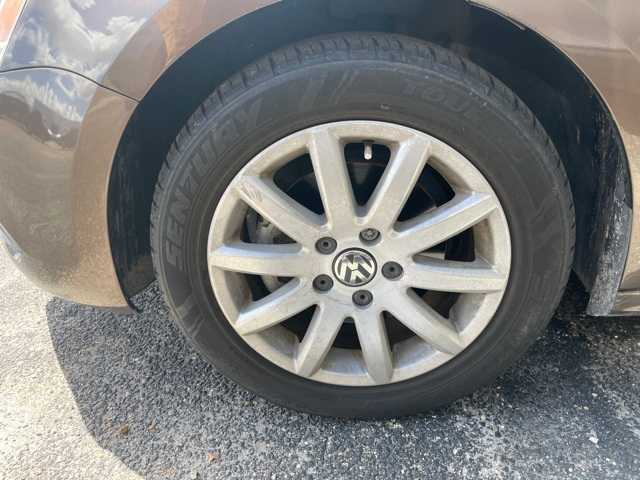 Thumbnail: 2013 Volkswagen Jetta - 21
