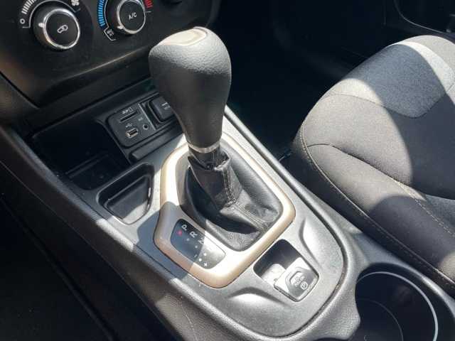 Thumbnail: 2017 Jeep Cherokee - 17