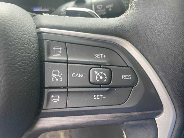 Thumbnail: 2022 Jeep Grand Cherokee - 15