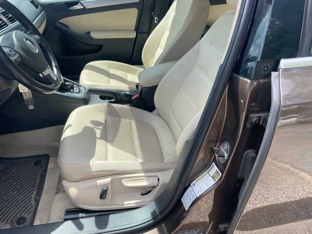 Thumbnail: 2013 Volkswagen Jetta - 10