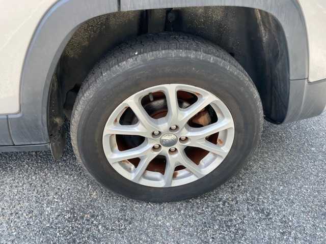 Thumbnail: 2017 Jeep Cherokee - 24