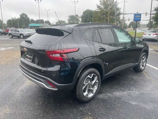 Thumbnail: 2025 Chevrolet Trax - 5