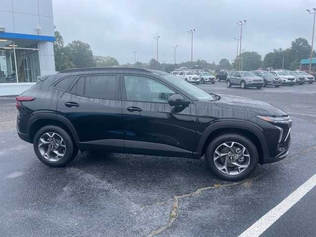Thumbnail: 2025 Chevrolet Trax - 6