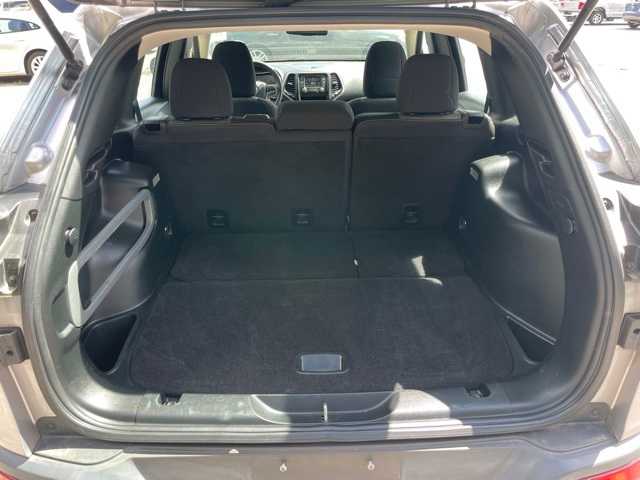 Thumbnail: 2017 Jeep Cherokee - 20