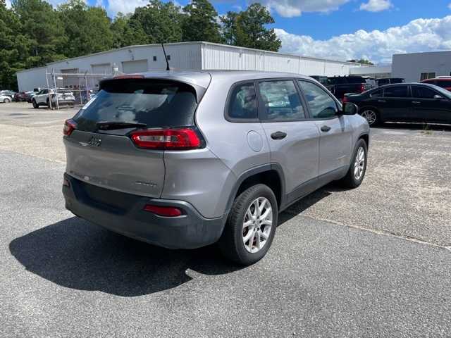 Thumbnail: 2017 Jeep Cherokee - 5