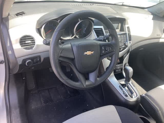 2015 Chevrolet Cruze LS 11