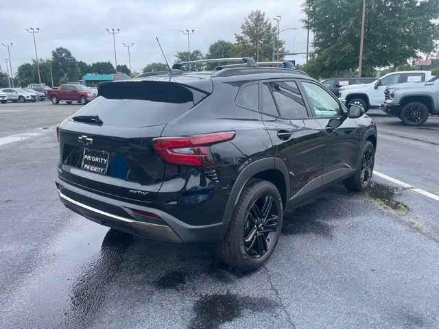 Thumbnail: 2025 Chevrolet Trax - 3