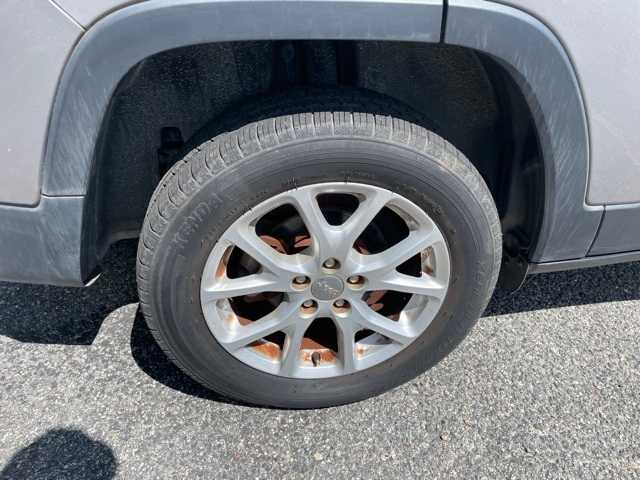 Thumbnail: 2017 Jeep Cherokee - 25