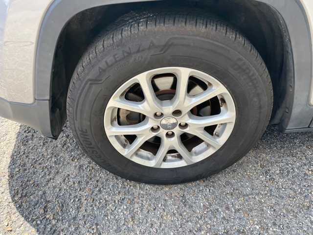 Thumbnail: 2017 Jeep Cherokee - 23