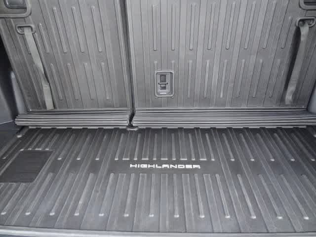 Thumbnail: 2022 Toyota Highlander - 10