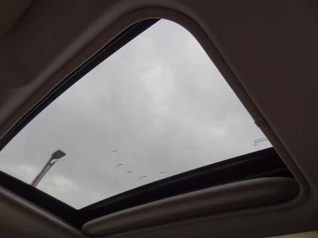 Thumbnail: 2023 Toyota RAV4 - 8