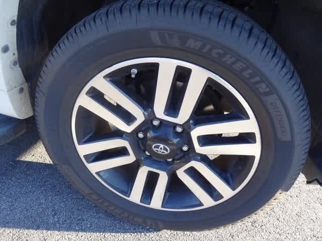 Thumbnail: 2018 Toyota 4Runner - 15