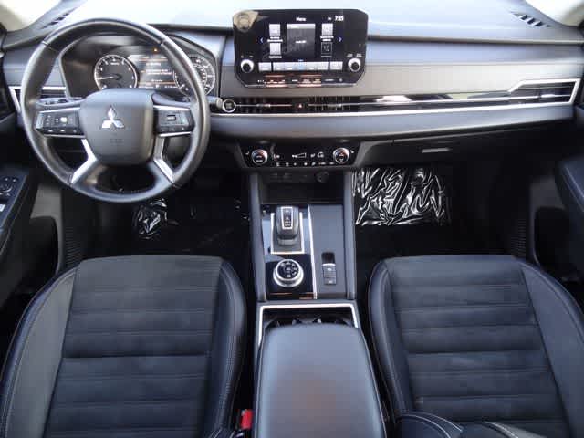 Thumbnail: 2024 Mitsubishi Outlander - 14
