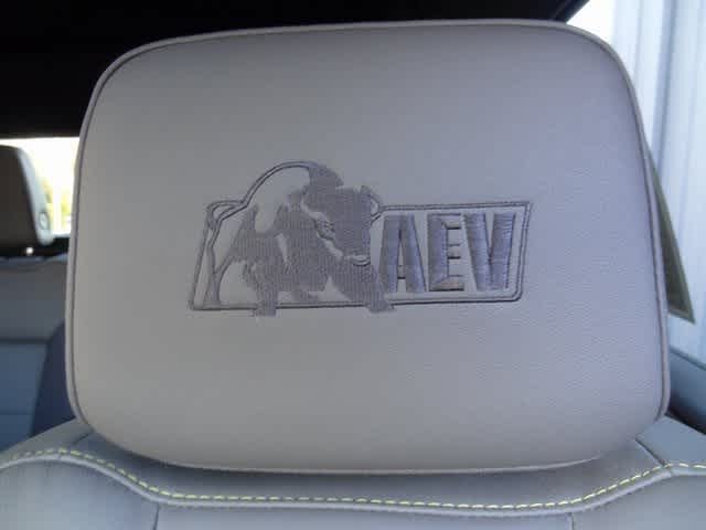 Thumbnail: 2025 Chevrolet Silverado 2500 - 8