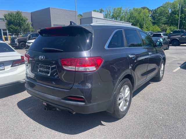 Thumbnail: 2016 Kia Sorento - 4