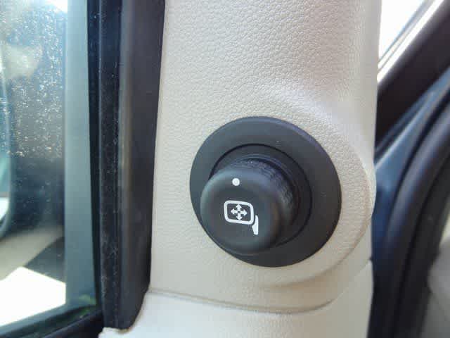 Thumbnail: 2012 Ford Escape - 17