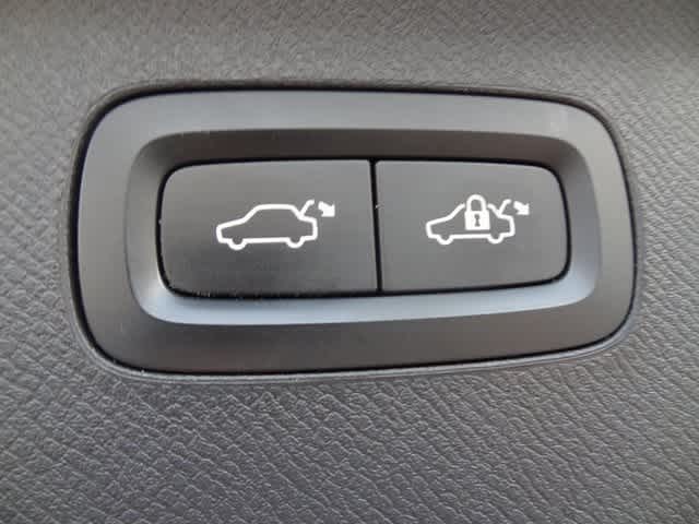 Thumbnail: 2018 Volvo XC90 - 11