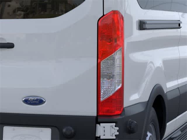 2025 Ford Econoline E-350 21