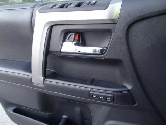 Thumbnail: 2018 Toyota 4Runner - 16