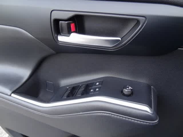 Thumbnail: 2022 Toyota Highlander - 22