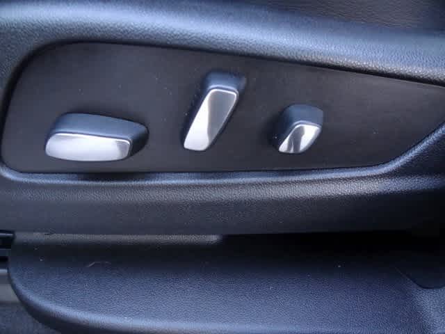 Thumbnail: 2023 Cadillac XT5 - 8