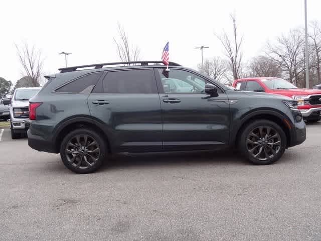 Thumbnail: 2023 Kia Sorento - 4