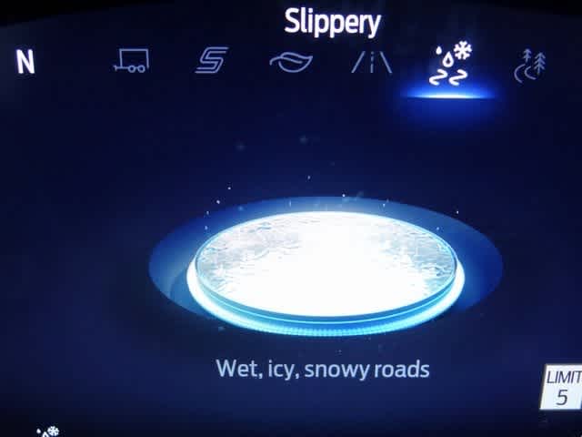 Thumbnail: 2025 Ford Explorer - 43