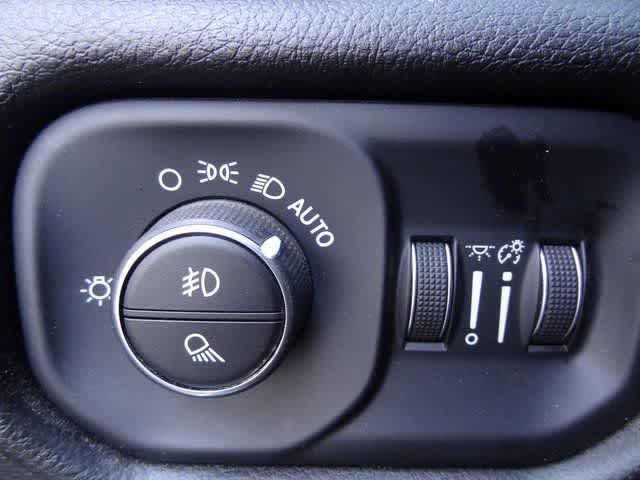 Thumbnail: 2025 RAM 1500 - 16