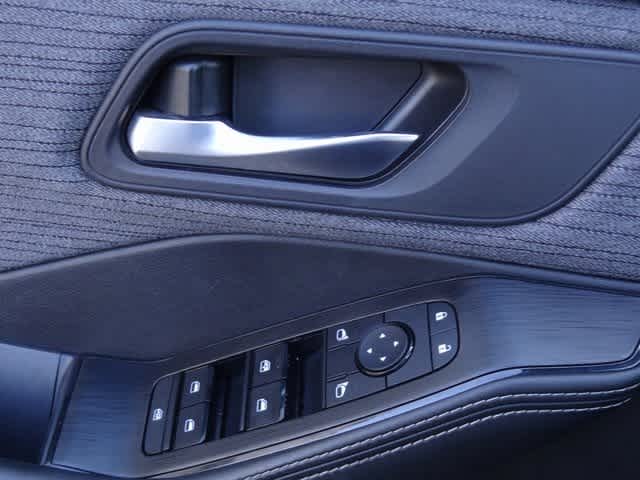 Thumbnail: 2021 Nissan Rogue - 16