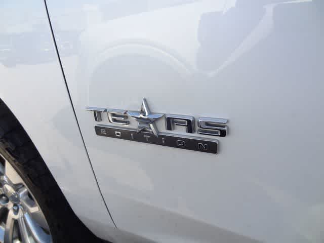 Thumbnail: 2022 Chevrolet Suburban - 25