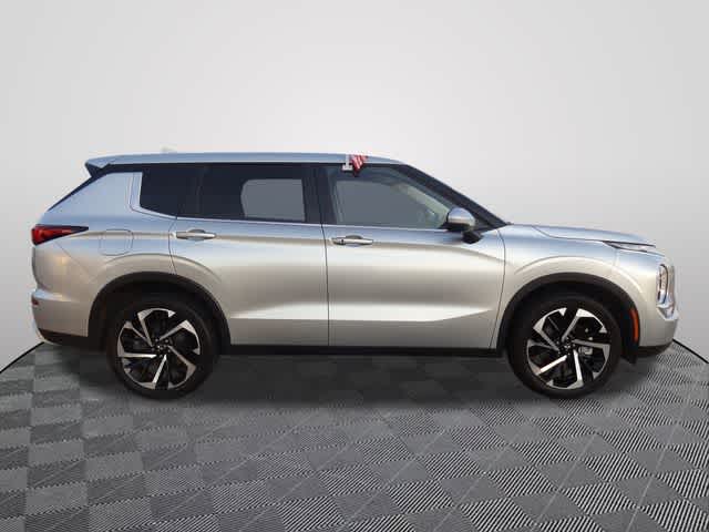 Thumbnail: 2024 Mitsubishi Outlander - 4