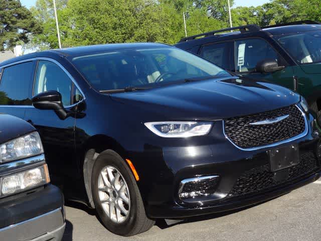 Thumbnail: 2023 Chrysler Pacifica - 3
