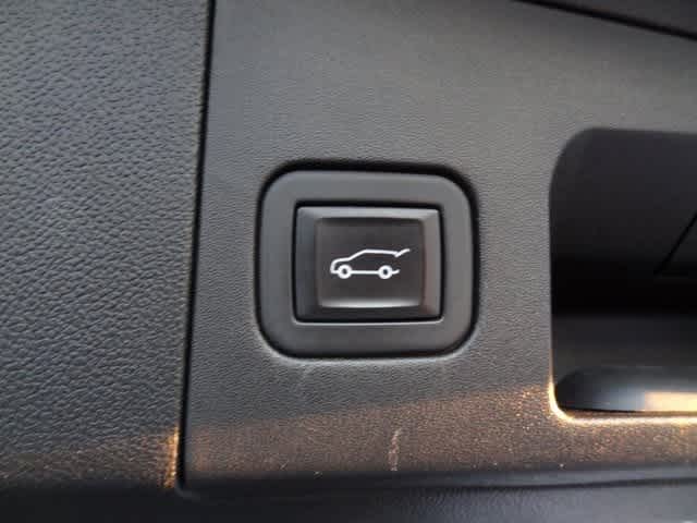 Thumbnail: 2023 Cadillac XT5 - 11