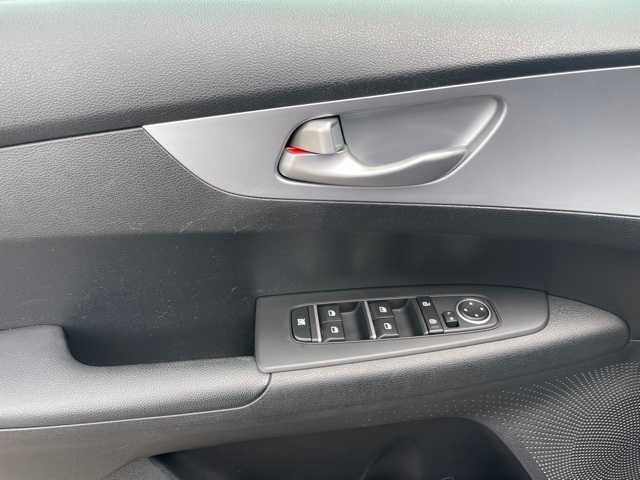 2023 Kia Forte LXS 12
