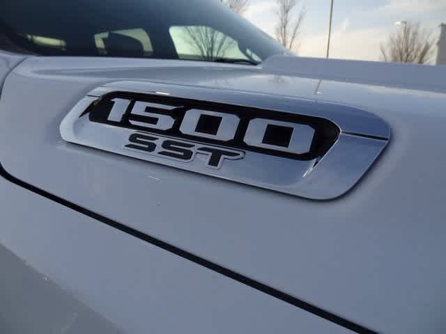 Thumbnail: 2025 RAM 1500 - 17