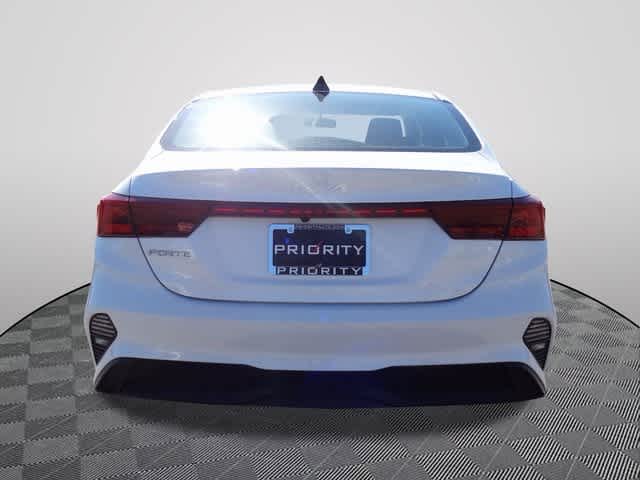Thumbnail: 2023 Kia Forte - 3