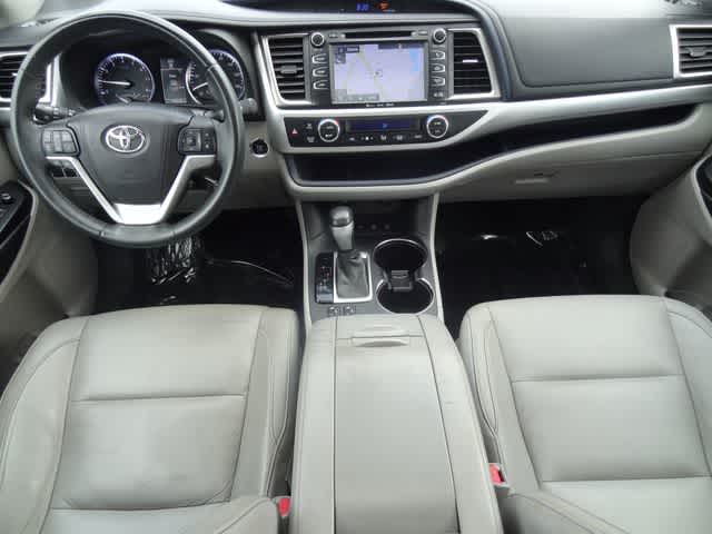 Thumbnail: 2016 Toyota Highlander - 16
