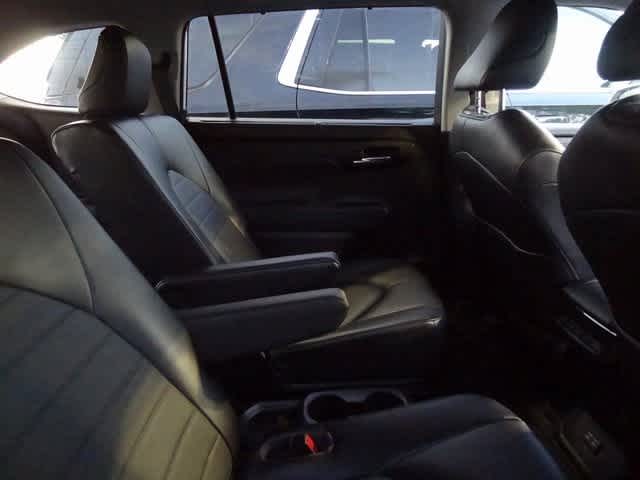 Thumbnail: 2023 Toyota Highlander - 9