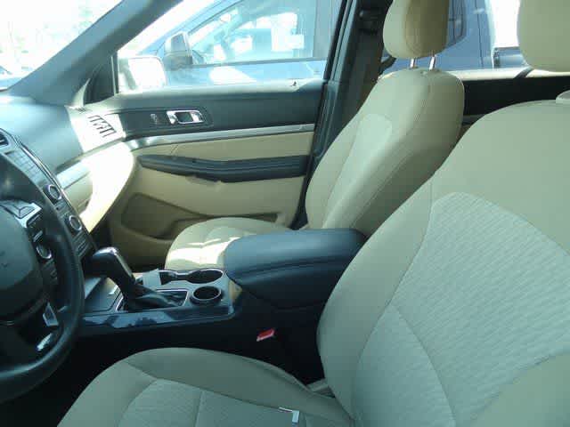 Thumbnail: 2017 Ford Explorer - 8