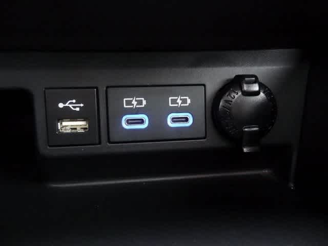 Thumbnail: 2022 Toyota Highlander - 36