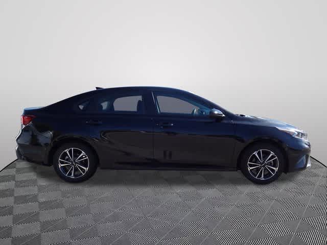Thumbnail: 2023 Kia Forte - 4