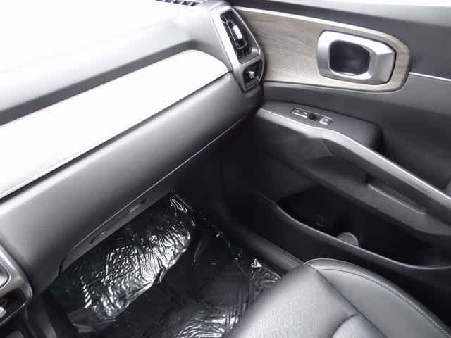 Thumbnail: 2023 Kia Sorento - 45