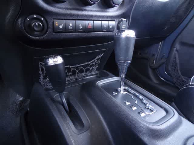 Thumbnail: 2017 Jeep Wrangler - 29