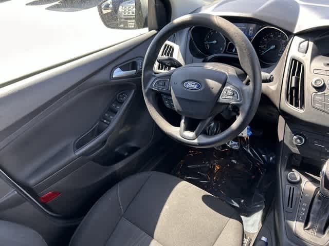 2017 Ford Focus SE 7