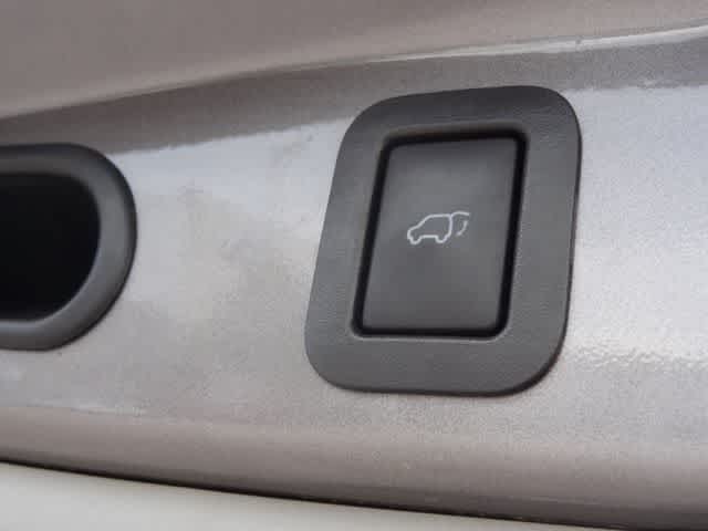 Thumbnail: 2016 Toyota Highlander - 12