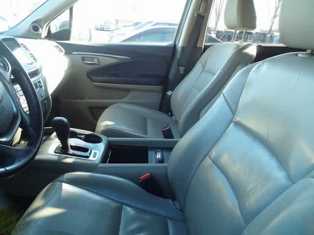 Thumbnail: 2016 Honda Pilot - 9