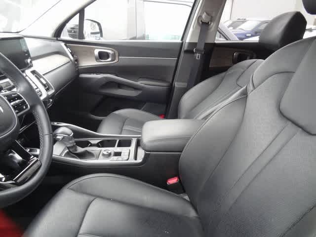 Thumbnail: 2023 Kia Sorento - 8