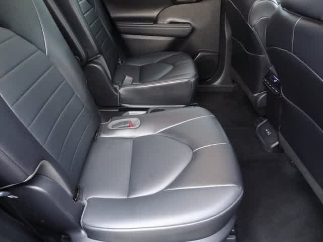 Thumbnail: 2022 Toyota Highlander - 14