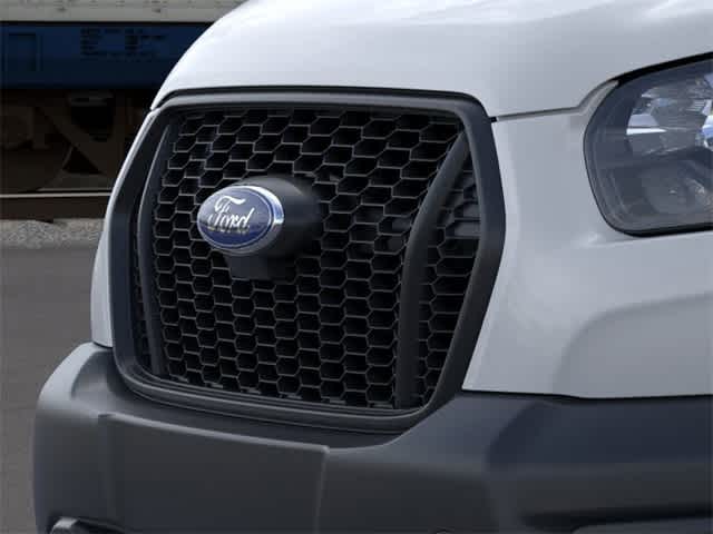 2025 Ford Econoline E-350 17